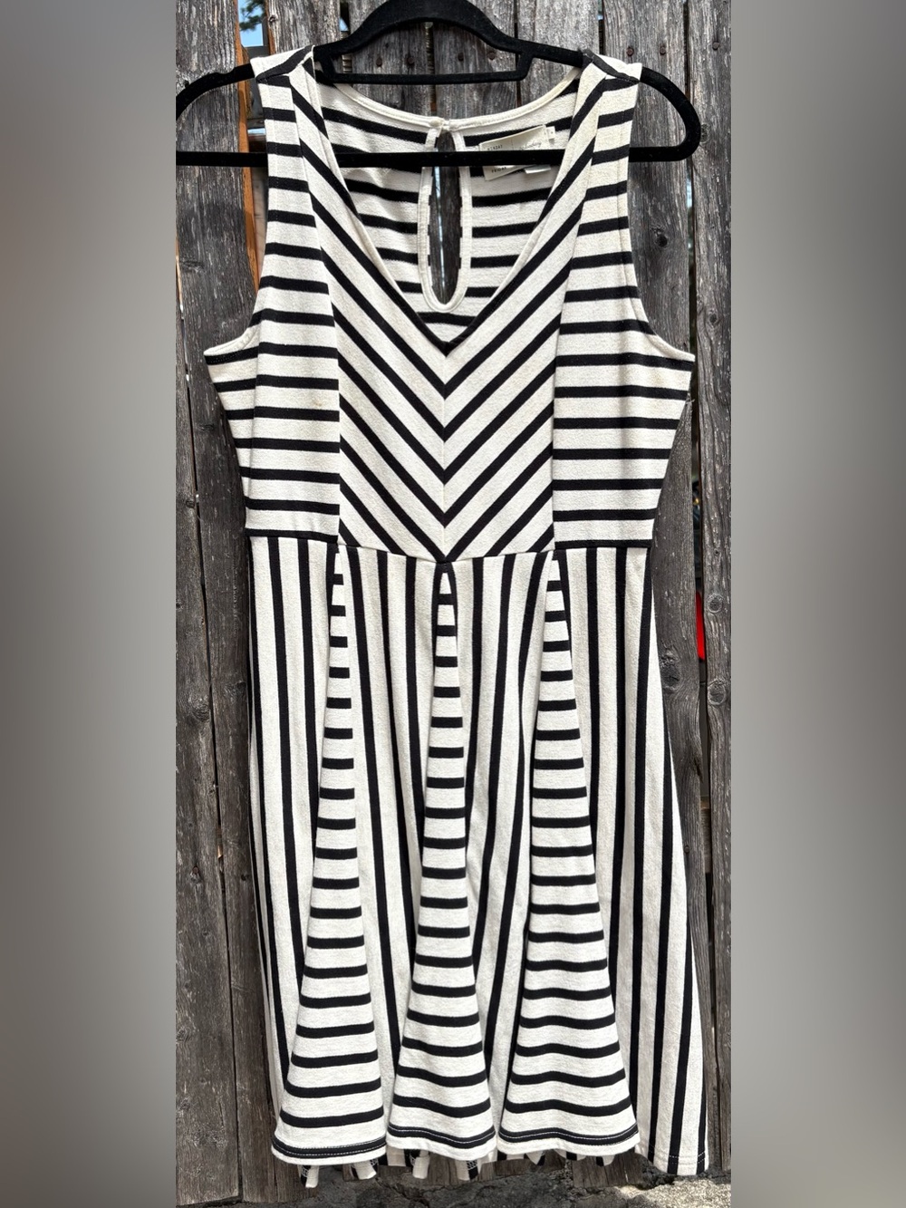 Sleeveless V-Neck Striped Midi Dress in Black and White